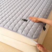 Waterproof Mattress Cover with 4 Elastic Corner Straps Noiseless Non-Slip Mattress Protector Quilted Fitted Bed Pad Bedspread