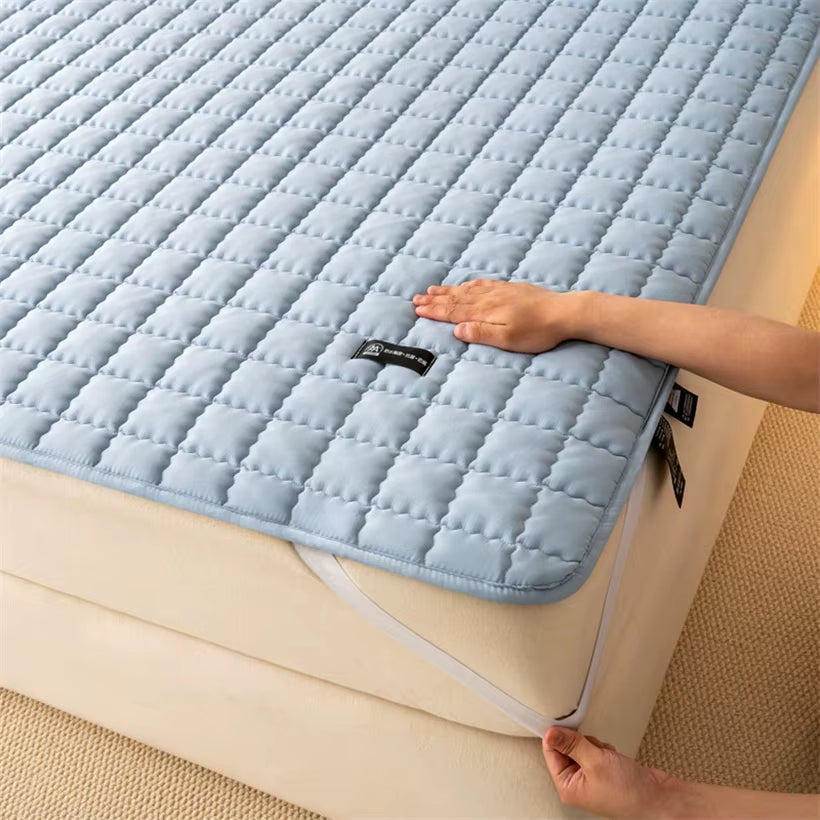 Waterproof Mattress Cover with 4 Elastic Corner Straps Noiseless Non-Slip Mattress Protector Quilted Fitted Bed Pad Bedspread